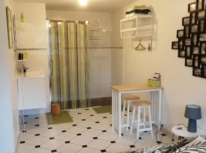Un Dimanche A La Campagne